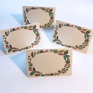 Place Cards - Geometric Holly Wreath