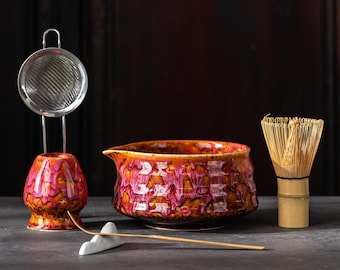 Handgefertigtes Ofen-verändertes Matcha Schalen Set, Keramik Chawan mit rosa-orangeer Glasur, Japanisches Teezeremonie Set mit Bambus Schneebesen