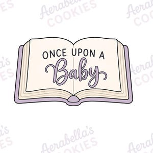 Puede incluir: Un cortador de galletas con forma de libro abierto con un borde morado claro y páginas de color crema. El texto ONCE UPON A Baby está impreso en negro y morado en las páginas abiertas del libro. El diseño presenta un lomo central y líneas.
