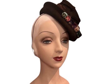 Original 1940s Chocolate Brown Felt Tilt Hat Art Deco Ww2 - Etsy display picture 1