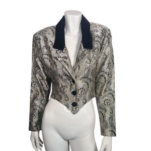 Vintage 1980s Contempo Casuals Metallic Paisley Cropped Tuxedo Jacket w Velvet Collar XS 5/6