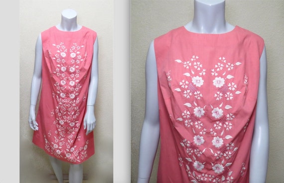 Vintage 60s Embroidered Shift Dress in Pink - image 1