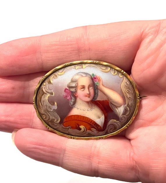 Antique Victorian 1860s Gilt Framed Portrait Brooch