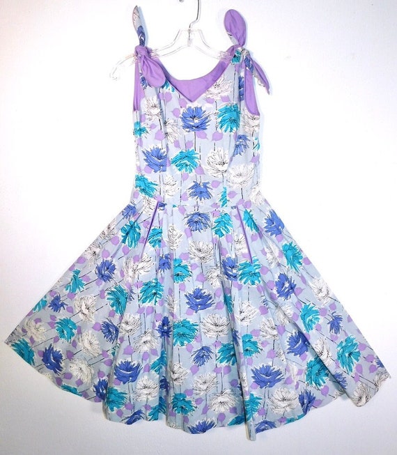 Fab Early 50s Blue & Purple Floral Fit And Flare C