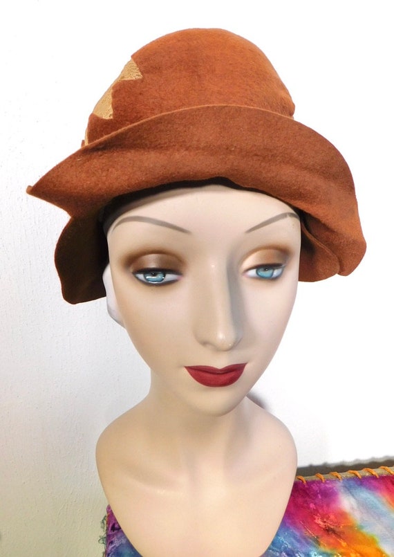 Sweet Vintage 1920s Brown Felt Cloche Hat w Lace … - image 2