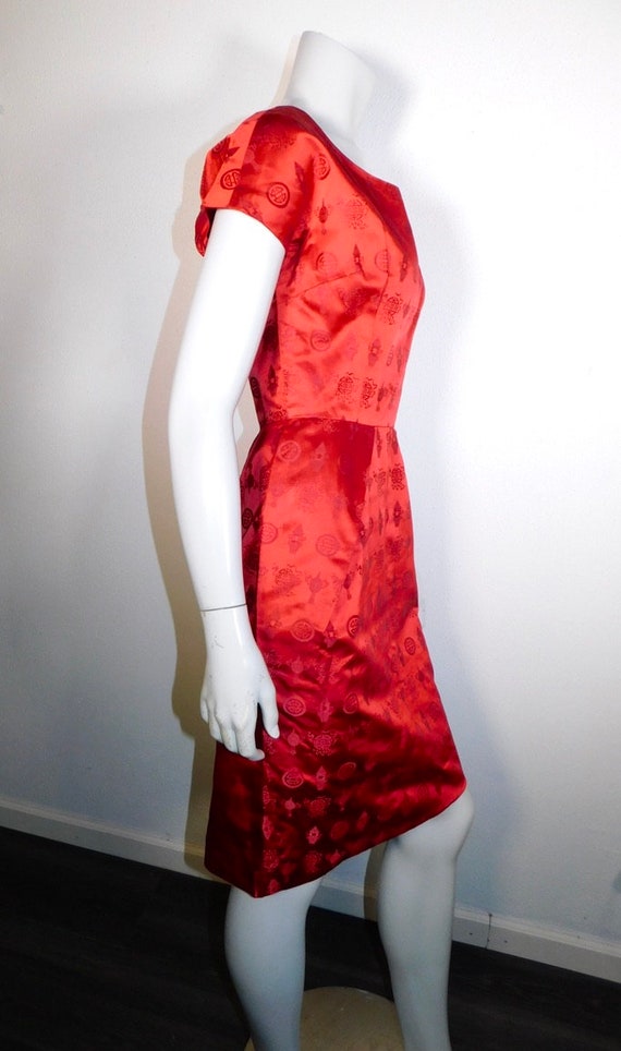 Stunning 1950s Red Silk Satin Chinese Brocade Wig… - image 3