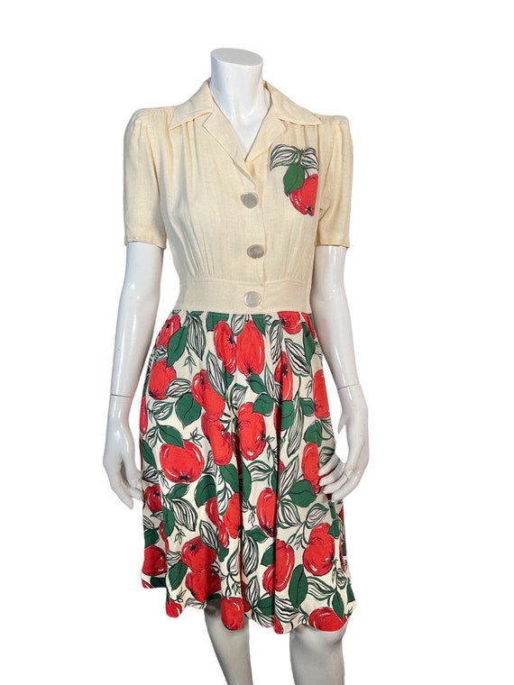 Cutest Vintage 1930s Apple Dress w Mother of Pear… - image 2