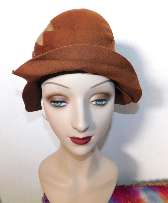 Sweet Vintage 1920s Brown Felt Cloche Hat w Lace … - image 5