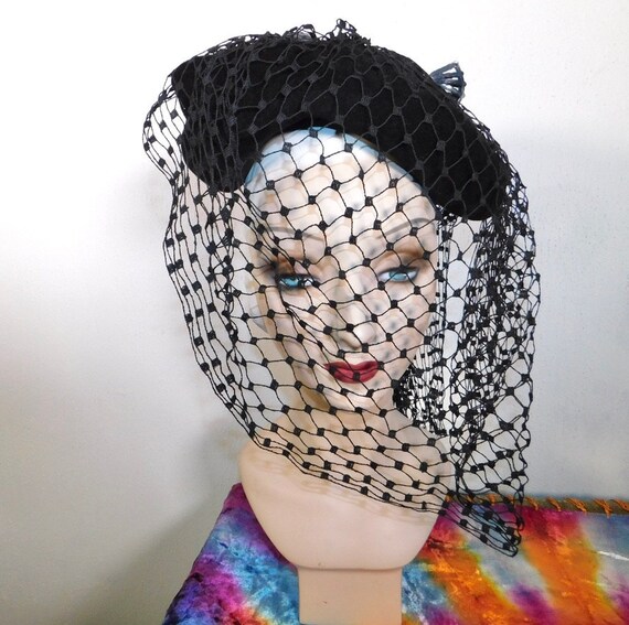 Wonderful Rare Late 1930s Lilly Dache Padded Hat w