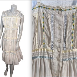 Sweet Vintage 1970s Gunne Sax Sundress in White w Yellow & Blue Ribbon Trim XXS XS
