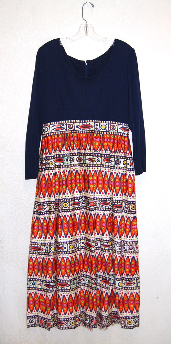 Groovy Late Early 70s Maxi Dress w Awesome Psyche… - image 5