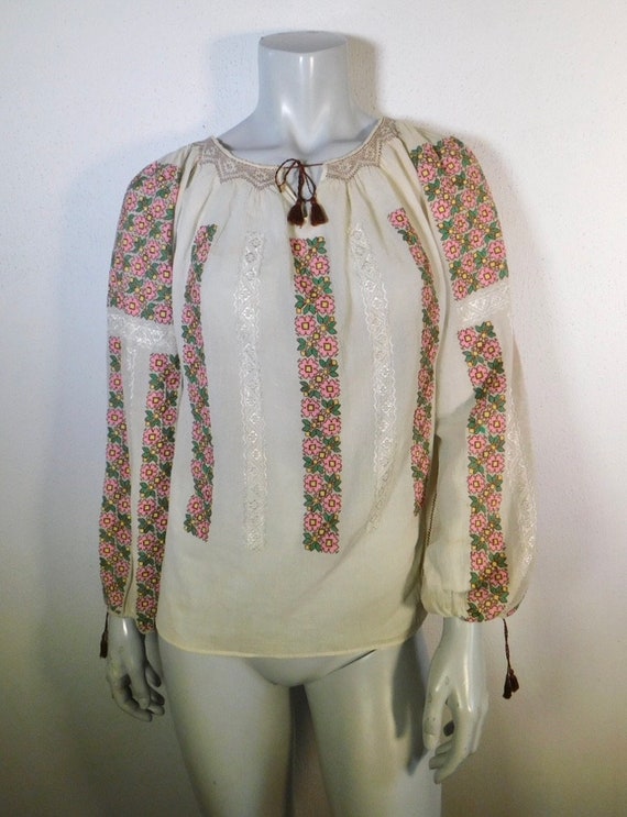 Darling 1940s Romanian Embroidered Cotton Gauze P… - image 4