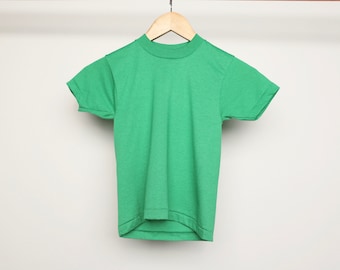 vintage KID's size small KELLY green blank DEADSTOCK never worn vintage kids blank 50/50 single stitch t-shirt -- Size 6-8 year old