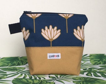 Reusable sandwich bag, reusable snack bag, ecofriendly, zero waste, zippered bag, cosmetic bag, ProCare lined – Lotus flower