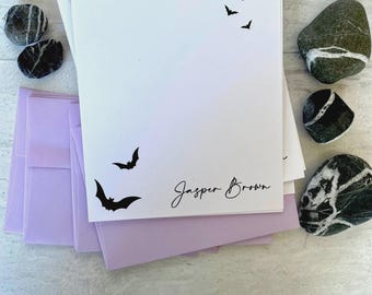 Personalisiertes Briefpapier mit Umschlägen und schwarzer Fledermaus, Briefpapier Schreibset, Spooky, Halloween, Gothic, Design 61