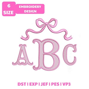 Può includere: Design di ricamo rosa con le lettere "ABC" e un fiocco. Il design include il testo "6 SIZE" e "EMBROIDERY DESIGN" in un rettangolo rosa. Le abbreviazioni dei tipi di file sono visualizzate in basso.
