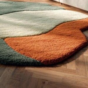 Modern Green  Orange Abstract Area Rug – Irregular Organic Shape Carpet with Retro Earth-Tone Design for Living Room, Bedroom & Home Décor