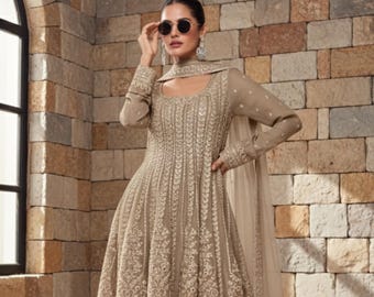 Champagner Georgette bestickter langer Sharara-Anzug für luxuriöse indische Hochzeitsausstattung & Eid Party Wear