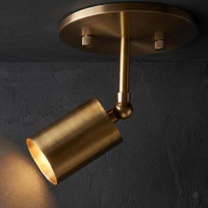 Foco de techo antiguo de latón sin tratar de mediados de siglo, aplique de pared direccional, foco industrial moderno, iluminación de trabajo de latón ajustable