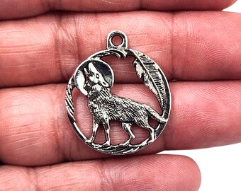 カジマルSILVER WOLF カジマルSILVER WOLF Wolf Round Antique Silver Charms, Pack of 4