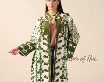 Lange Suzani bestickte Baumwolljacke für Frauen Handgemachte Boho Blumenstickerei Offener Frontmantel Ethnische Weihnachten Winteroberbekleidung