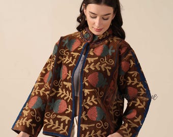 Chaqueta de terciopelo bordada Suzani hecha a mano, chaqueta bordada hecha a mano, abrigo floral bohemio, chaqueta de terciopelo para mujer, chaqueta bordada india