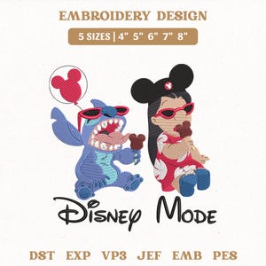 K&ouml;nnte beinhalten: Ein Stickmuster mit Stitch und Lilo, die rote Sonnenbrillen tragen und Mickey-f&ouml;rmige Leckereien essen. Stitch h&auml;lt einen roten Mickey-Ballon. Text: EMBROIDERY DESIGN, 5 SIZES | 4" 5" 6" 7" 8", Disney Mode, DST, EXP, VP3, JEF, EMB, PES.