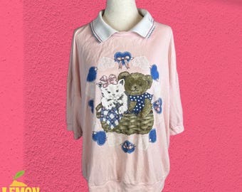 Camiseta de manga corta con cuello gráfico vintage rosa con gatito oso grande Kitchy