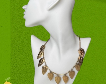 Collar babero vintage con hojas en tono dorado, diseño botánico de Fairycore, joyería llamativa de 38 cm