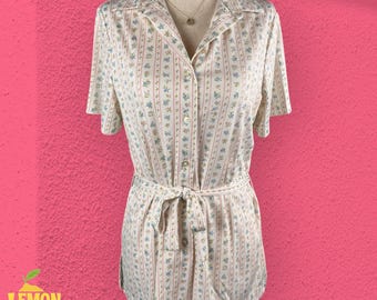 Camisa de manga corta blanca con botones y estampado floral vintage para mujer, talla pequeña, estilo cottagecore.