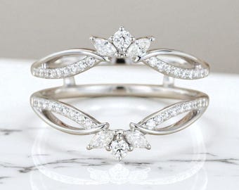 Anello con moissanite: fede nuziale in oro massiccio con doppia curvatura