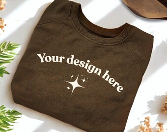 Braunes Sweatshirt Mockup: Rundhals, Unisex (Digitaler Download)