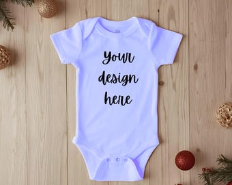 Weihnachten Baby Strampelanzug Mockup: Blauer Bodysuit, rustikale Feiertage (Digitaler Download)