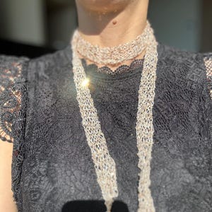 Chudy szalik Y2K, Chudy szalik z cekinami w kolorze złotym, Prezent na Dzień Matki, Błyszczący krawat ręcznie robiony, Wielofunkcyjny szal Belgia