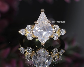 Kite Cut Diamond Engagement Ring Lab Grown Diamond Wedding Ring Unique Gold Bridal Jewelry Anniversary Ring Gift for Her Trendy Promise Ring
