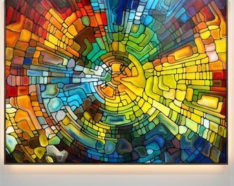 Könnte beinhalten: Ein großes, rechteckiges Wandkunstwerk mit einem lebendigen, abstrakten Muster im Buntglas-Stil, das strahlenförmige, kreisförmige Segmente in Gelb-, Orange-, Rot-, Blau- und Grüntönen auf einer weißen Galeriewand zeigt.