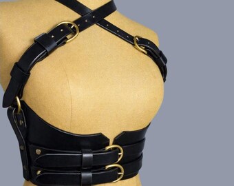 Arnés de cuero cromado con anilla en O para mujer: ajustable, ideal para cosplay, bondage BDSM de cuero genuino y ropa de fiesta clásica.