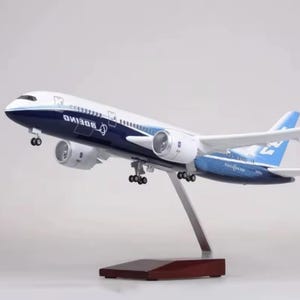 Boeing 787 Dreamliner Model Airplane | 1:130 Resin Aircraft Display