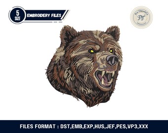 Puede incluir: Diseño bordado de una cabeza de oso gruñendo, con puntadas detalladas en tonos marrón, beige y crema. El oso tiene ojos amarillos brillantes y dientes visibles. La imagen incluye texto que indica formatos y tamaños de archivos de bordado.