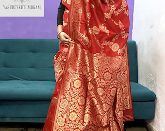 Woman Kanjivaram soft silk saree With Blouse Piece ( Red )