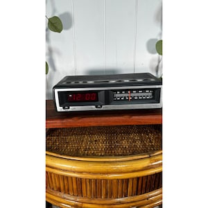 Vintage Sears AM FM Electronic Clock Radio Red LED Display Woodgrain 23830800