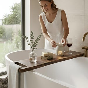 Plateau de baignoire en bois Live Edge - chariot de bain en bois massif en noyer, chêne ou frêne, étagère de baignoire rustique pour boissons et décoration de salle de bain spa