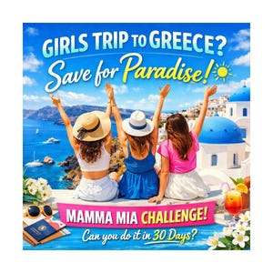 Op de afbeelding: Een reisgerelateerde afbeelding met de tekst "GIRLS TRIP TO GREECE? Save for Paradise!" en "MAMMA MIA CHALLENGE! Can you do it in 30 Days?" Drie vrouwen met opgeheven armen voor een Griekse eilandachtergrond.