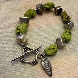 BB 925 navajo sterling turquoise nugget toggle bracelet.  Rare design!