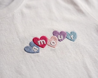 Embroidered Name T-Shirt in Colourful Hearts · One Letter = One Heart · Mum or Name · Family Gift · Embroidered in France · La Tendresse
