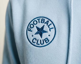 Personalized embroidered hoodie · Le Club star badge · custom team text · made in France · group team squad gift
