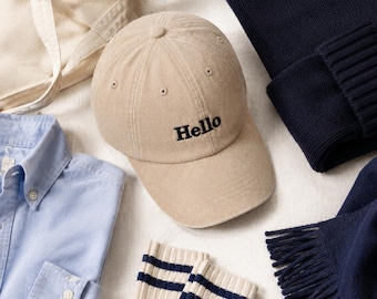 Personalized embroidered cap · Your word in Times New Roman (MAMA, DAD, first name) · Original unisex gift · Embroidered in France