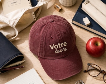 Personalized embroidered cap · Your word in rounded letters (MAMA, DAD, first name) with bow embroidery · Original unisex gift · Embroidered in France