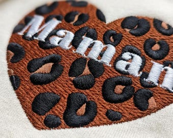Personalisiertes Sweatshirt mit Leopardenmuster und der Aufschrift „Oma“ – das perfekte Geschenk zum Großmuttertag