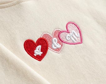 Bestickter Sweater 3 Herzen Initialen Familie Geschenk
